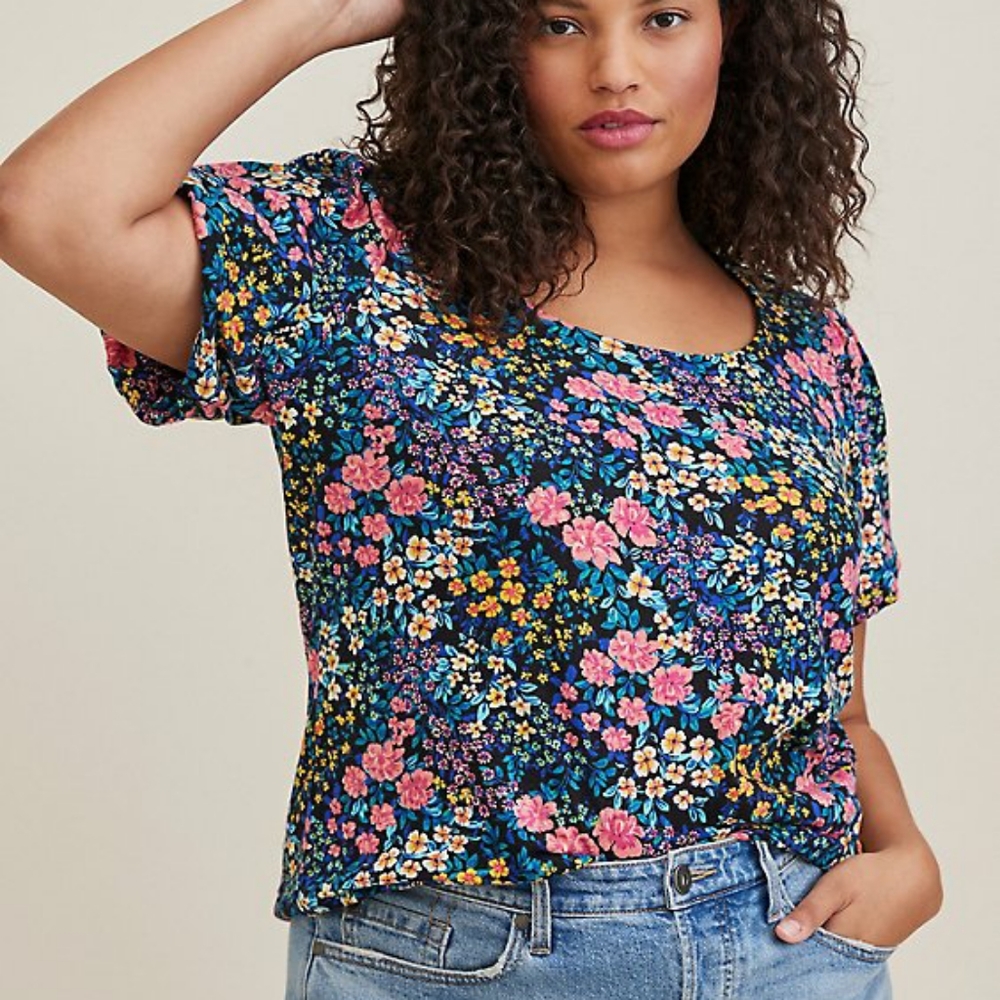 NWT Torrid BLK Floral Puff Sleeve Tee Size 4X